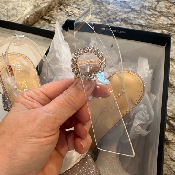 BETSEY Johnson NEW, Dressy heeled sandals ideal for a wedding or bride - Picture 4 of 7